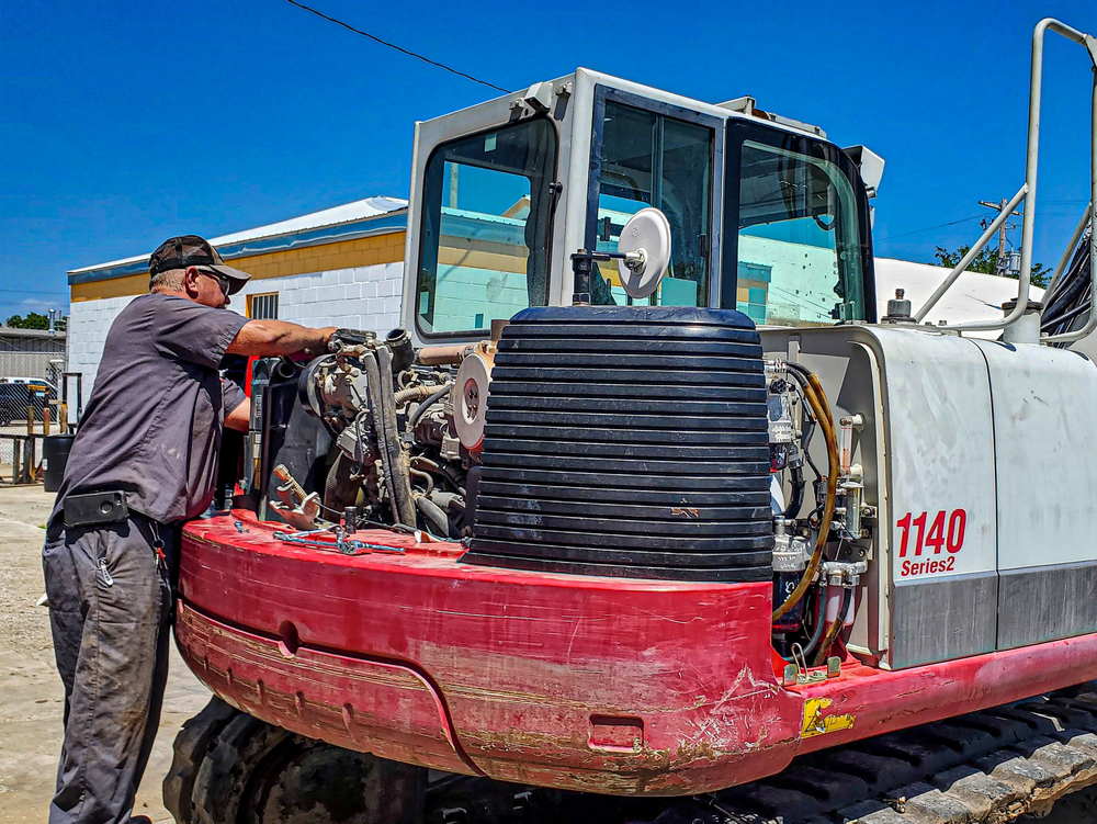 Excavator Service in Iowa | Star Equipment